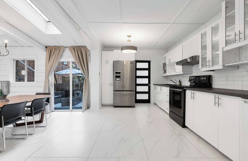 Gay Village Apartamento | Spacious & Stylish Downtown Retreat |Hot Tub