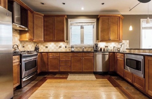 Wicker Park Casa | Spacious & Stylish Home with Garage + Rooftop Deck. 10 min Walk to Train.