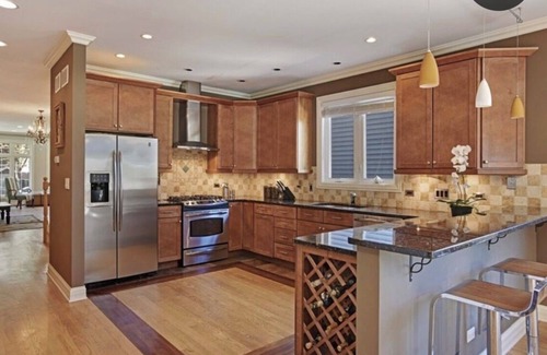 Wicker Park Casa | Spacious & Stylish Home with Garage + Rooftop Deck. 10 min Walk to Train.