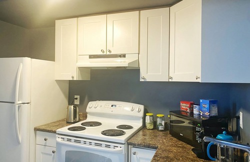 Barrie Apartamento | Spacious Stylish Private 2-Bedroom Apartment