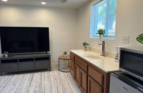 Arden-Arcade Casa | Spacious Suite E