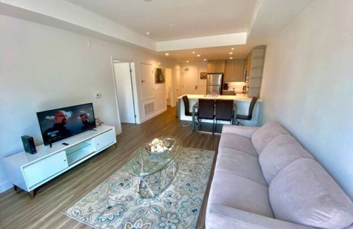 Chinatown Apartamento | Spacious Suite in DTLA with 1BR, Pool & Gym!!!