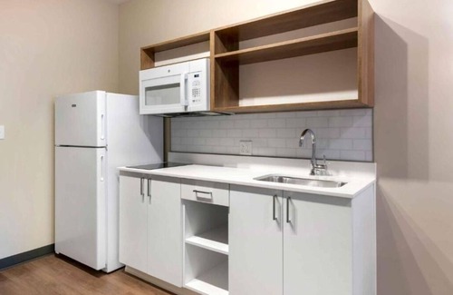 Biggar Hotel | Spacious Suite Perfect for Families Visiting Fort Myers Attractions