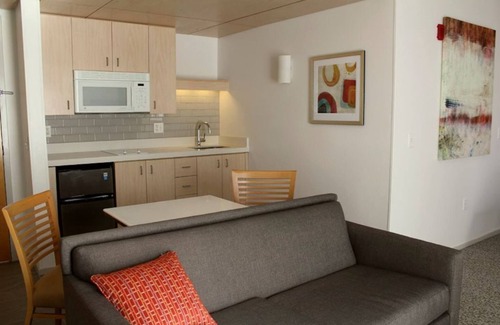 Ponderosa Park Apartamento | Spacious Suite with Kitchen