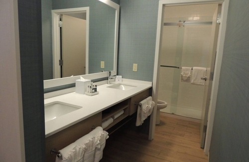 Medical Center Area Hotel | Spacious Suite with On-Site Dining in Medical Hub - Near Harvard Medical School