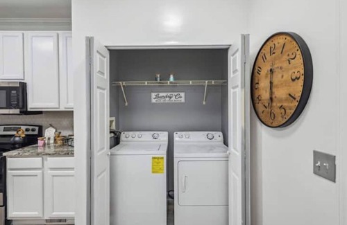 Pittsburgh Casa | Spacious, Sun-Filled Home with King Master Suite