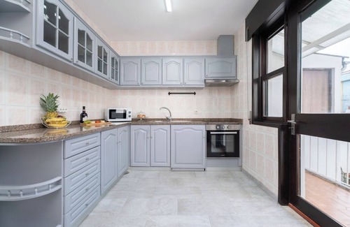 Mafamude Casa | Spacious Sunny House with terrace and BBQ