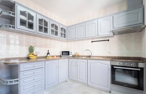 Mafamude Casa | Spacious Sunny House with terrace and BBQ