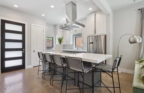 Govalle Casa | Spacious Sunlit Home | Heated Pool