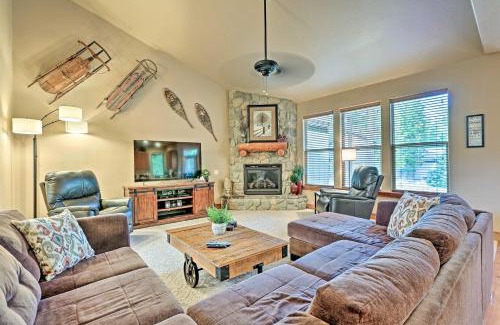Deer Park Casa | Spacious Sunriver Home with Hot Tub and Gas Grill