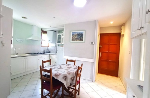 Aix-les-Bains Apartamento | ¡Amplio T3 entre Ciudad y Lago con Balcón y Wifi en Aix-les-Bains!