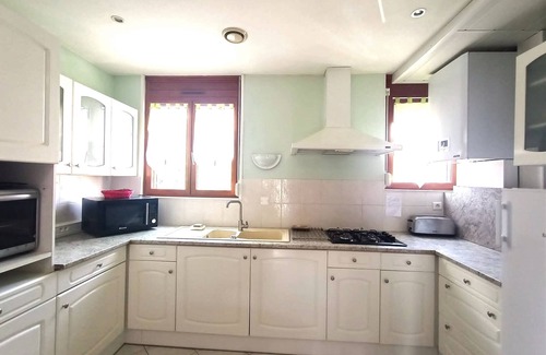 Aix-les-Bains Apartamento | ¡Amplio T3 entre Ciudad y Lago con Balcón y Wifi en Aix-les-Bains!