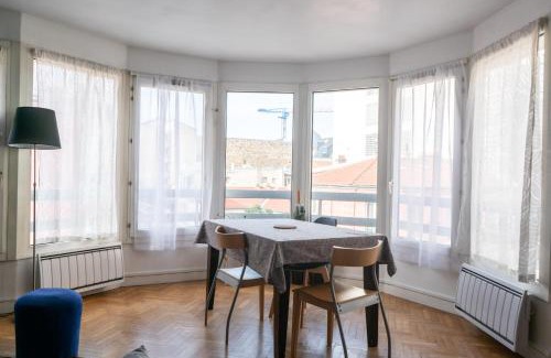 Republique–Point-du-Jour Apartamento | Spacious T4 near town center