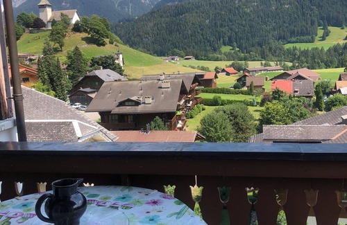 Chateau-d'Oex Apartamento | Spacious Three Bedroom Apartment With Stunning Views