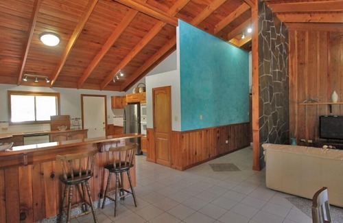 Amity Point Apartamento | Spacious top floor 4 bedroom unit - walking distance to beach
