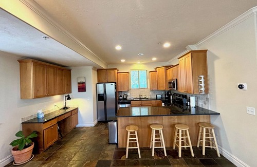 Central City Condominio | Spacious Townhome Near Downtown