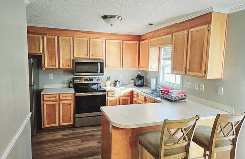 Greenville Casa | Spacious Townhome close to ECU and Hospital. Full of all the amenities you need.