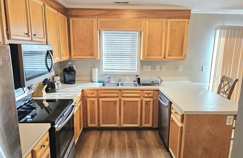 Greenville Casa | Spacious Townhome close to ECU and Hospital. Full of all the amenities you need.
