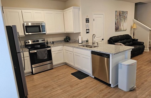 San Antonio Casa | Spacious townhome just minutes away from Sea World and Fiesta Texas!