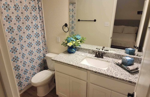 San Antonio Casa | Spacious townhome just minutes away from Sea World and Fiesta Texas!