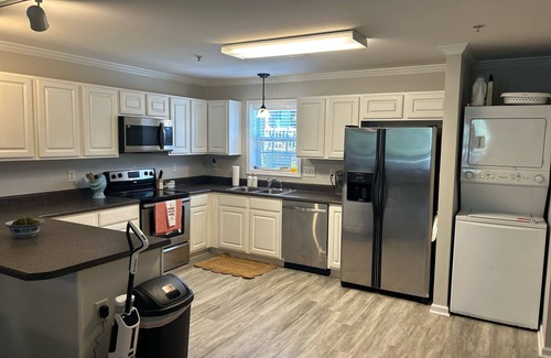 White Lake Casa | Spacious townhome in private community with community pool and lake access