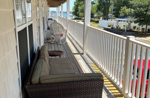 White Lake Casa | Spacious townhome in private community with community pool and lake access