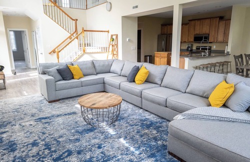Bayside Village Casa | Spacious townhouse 4 miles from the beach