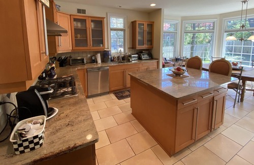 Tenafly Casa | Spacious Townhouse in quiet upscale Tenafly, NJ