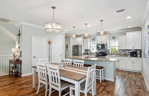 Ono Island Casa | Spacious townhouse| Walk or Bike to Pool or Beach| Pet Friendly| Free Golf| White Sugar Sand Beaches