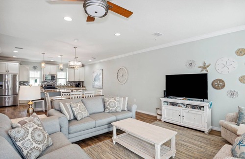 Ono Island Casa | Spacious townhouse| Walk or Bike to Pool or Beach| Pet Friendly| Free Golf| White Sugar Sand Beaches