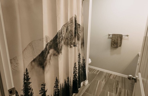 Dartmouth Condominio | Spacious two-bedroom condo twenty minutes from beaches, ten from downtown.