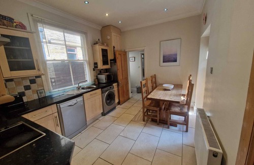West Ealing Apartamento | Spacious two bedroom garden flat close to West Ealing Elizabeth line station
