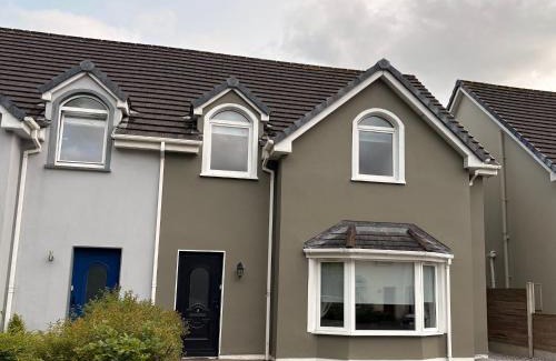 Kenmare Casa | Spacious two bedroom home. Easy stroll from Kenmare town