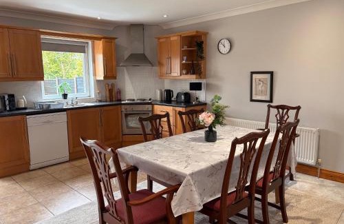 Kenmare Casa | Spacious two bedroom home. Easy stroll from Kenmare town
