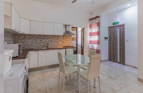 Cospicua Apartamento | Spacious two bedroom in Bormla - Three Cities