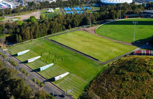 Sydney Olympic Park Apartamento | Spacious Two Level 4BR at Sydney Olympic Park with Best View