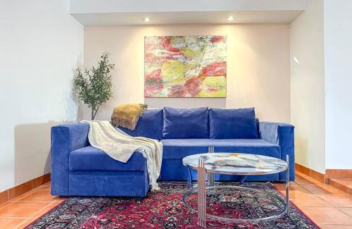 Montreal Apartamento | Spacious two-storey townhouse w private parking 15 mins from Downtown