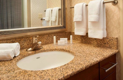 Warren Hotel | Spacious Unit Near Detroit Attractions, Full Kitchen w/ Free Breakfast!