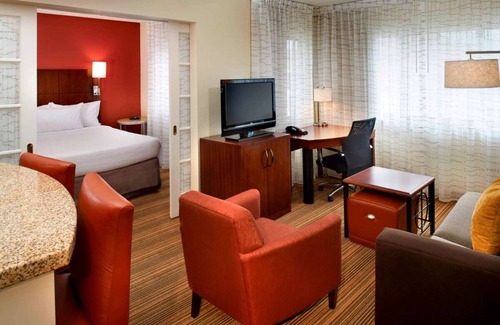 Warren Hotel | Spacious Unit with Full Kitchen, Free Breakfast, Pet-friendly Property!
