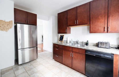 Cleveland Casa | Spacious University Circle 6BR Gem w/ Game Room