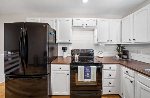 Des Moines Casa | Spacious updated home minutes from Airport and DT!
