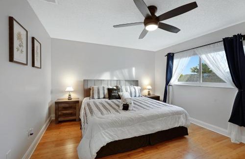 Ludlam Casa | Spacious Updated Home With Office By Pmi