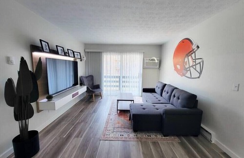 Canton Apartamento | Spacious Upgraded Private HOF Apt - 7 minute walk