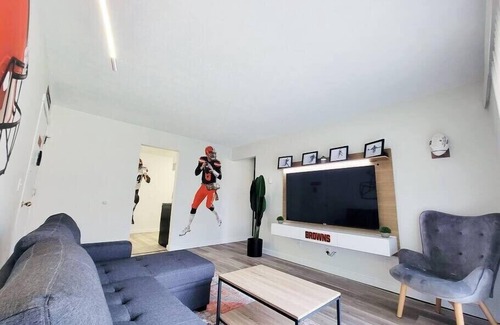 Canton Apartamento | Spacious Upgraded Private HOF Apt - 7 minute walk