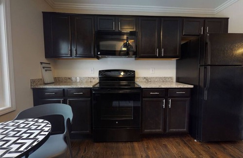Grosse Pointe Apartamento | Spacious Upper 2BR | Sleeps 8 in Grosse Pointe