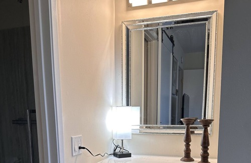 Goleta Apartamento | Spacious Upper Apartment
