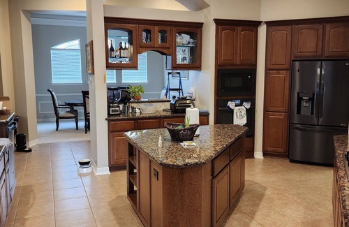 Cypress Casa | Spacious Upscale 5-bedroom house 1 ACRE Pet Friendly in Cypress