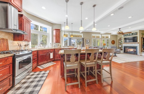 Westwood Casa | Spacious 5-bedroom house in gorgeous Bailey Creek