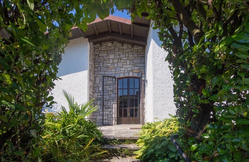 Lavena Ponte Tresa Casa | Amplia casa de vacaciones con jardín, a 100 m del lago, con posibilidad de nadar.