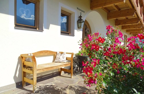 Fuegen Apartamento | Spacious holiday apartment for 10-12 people 500m from the Spieljochbahn